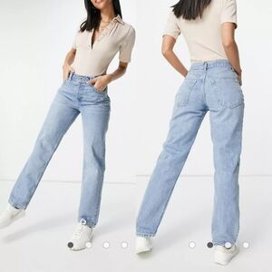 ASOS Straight Leg  High Rise Jeans in lightwash  Size 28/32